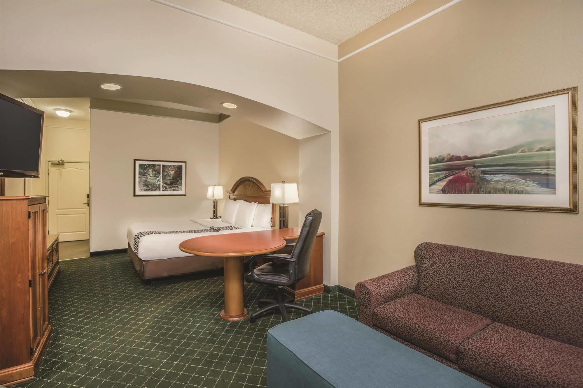 La Quinta By Wyndham Atlanta Stockbridge Hotel Exterior photo